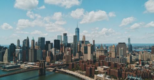 New York hebt Test- und Qaurantäne-Pflicht für internationale Reisende auf