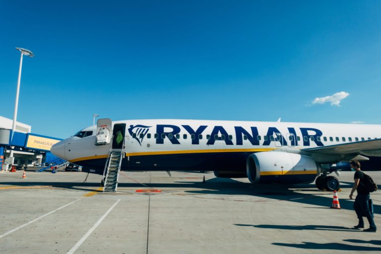 Ryanair führt Verfahren ein, um Kunden "vor Online-Reisebüros zu schützen"