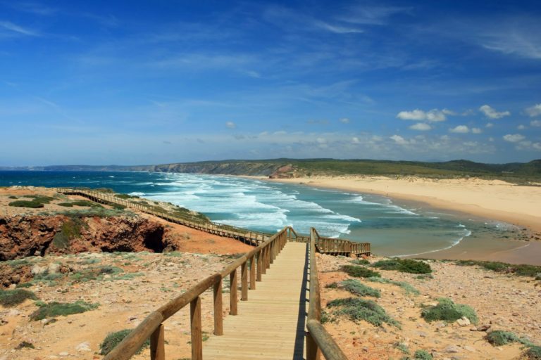 Algarve und Malta keine Reisewarnung mehr