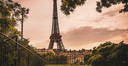 Paris: Der Eiffelturm ist wieder für die Öffentlichkeit geöffnet