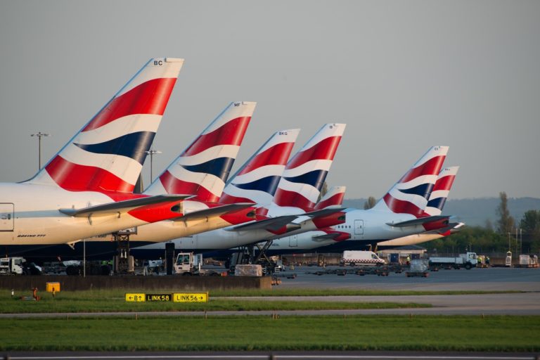 UK: Öffnung für Reiseverkehr sorgt für Chaos am Flughafen Heathrow