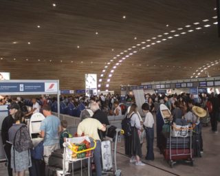 Lange Warteschlangen am Flughafen Palma – ein Vorgeschmack auf den Sommerurlaub?