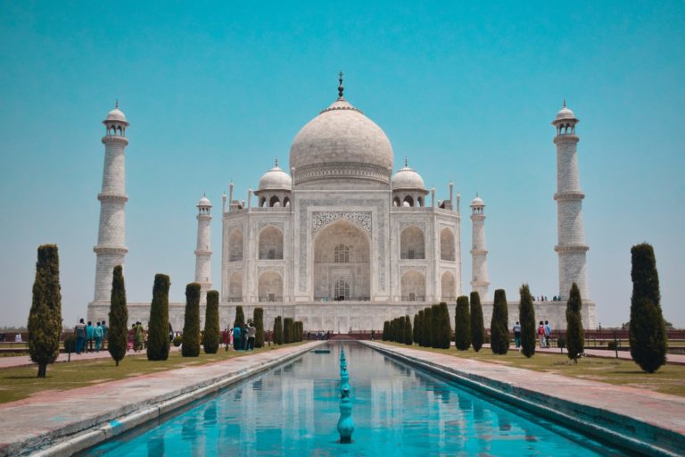 Taj Mahal öffnet nach 3 monatiger Covid 19 Schließung wieder