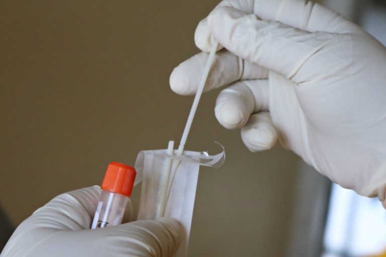 Kostenlose Corona Tests könnten für Impfunwillige abgeschafft werden