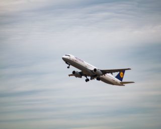 Lufthansa wird die Formulierung „Damen und Herren“ ersetzen