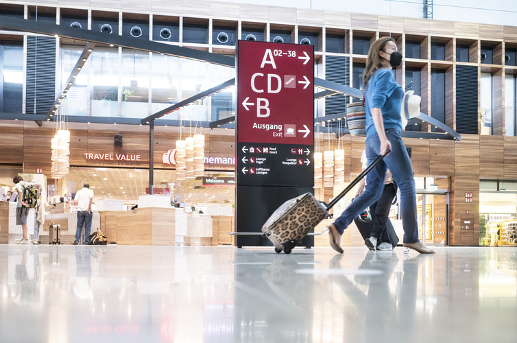 Flughafen BER fertigt im Juli erstmals mehr als eine Million Passagiere ab