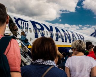 Familie muss bei Ryanair mehr als 1000 Euro für Flug-Umbuchungen drauflegen