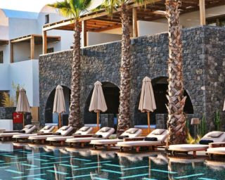 Santorini: Neues Radisson Blu Zaffron Resort eröffnet