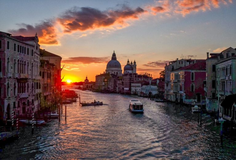 Venedigs Verbot für große Kreuzfahrtschiffe in Kraft getreten