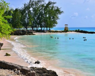 Barbados verschärft Ausgangssperre angesichts steigender Covid-19-Fälle
