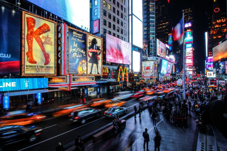 New York: „Curtain Up!“ -Broadway Shows feiern Wiederöffnung