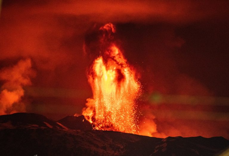 Vulkanausbruch auf den Kanaren 5000 Einwohner und Touristen evakuiert
