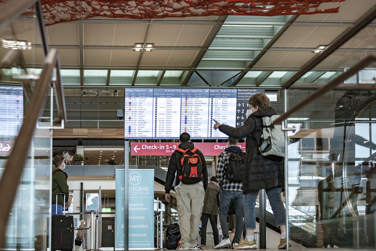 Flughafen Chaos BER: Wer trägt die Schuld?