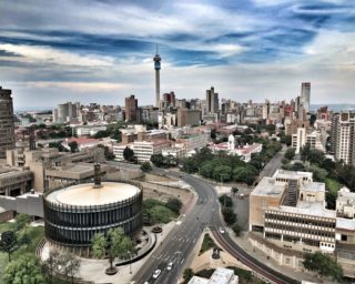 Südafrika: Flugverbindungen aufgrund von neuer Variante eingeschränkt