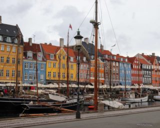 Dänemark sperrt kulturelles Leben wegen Omikron